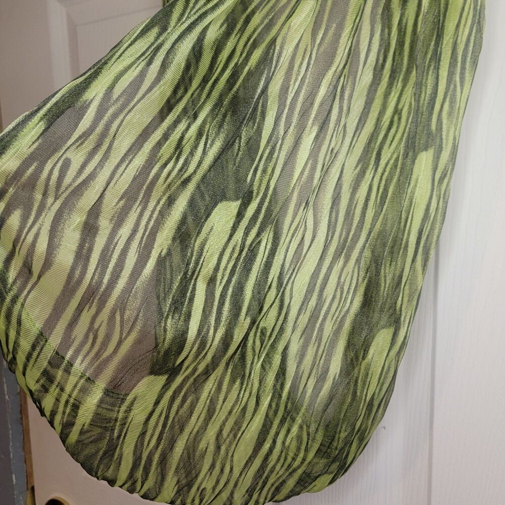 2 Chic Green Infinity Scarf - Picture 2 of 3